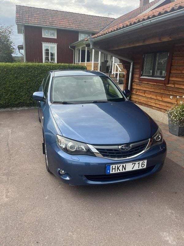 Blå Begagnad 2008 Subaru Impreza Halvkombi | 47 000 kr (Marknadspris) - Bild 1/4