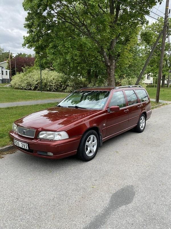 Begagnad 2000 Volvo V70 Kombi | 27 999 kr - Bild 1/4