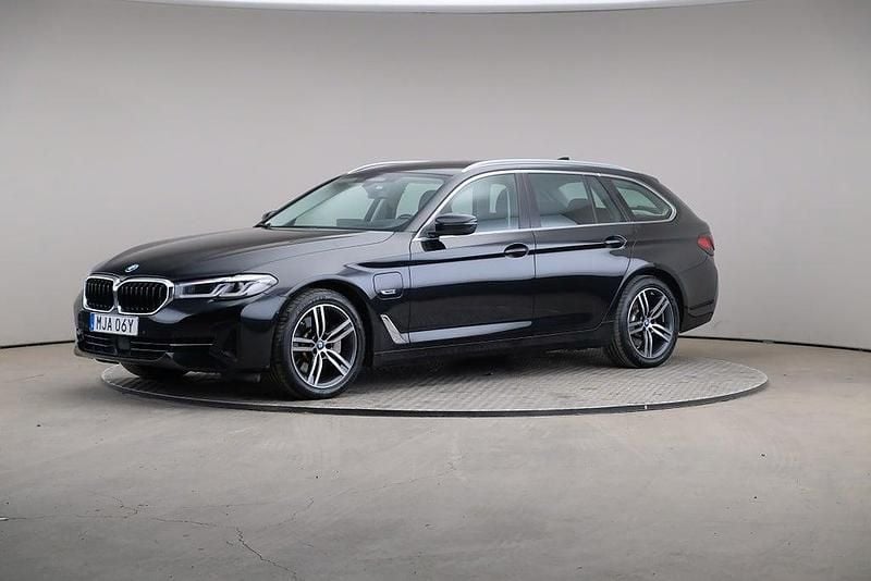 Begagnad BMW 530e 184 HK (135 kW) 2022 Svart Kombi