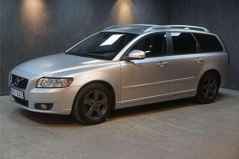 Grå Begagnad 2012 Volvo V50 Momentum Kombi | 79 900 kr (Lite dyr) - Bild 1/4