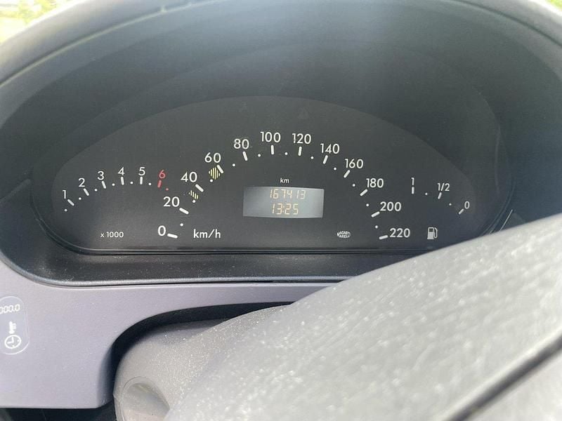 Grå Begagnad 2001 Mercedes A140 Halvkombi | 15 500 kr - Bild 1/4