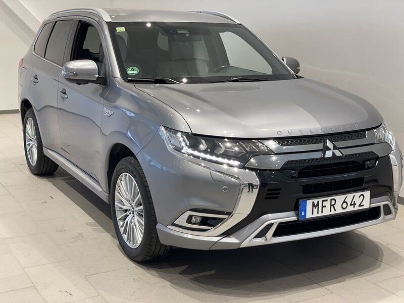 Grå Begagnad 2018 Mitsubishi Outlander P-HEV SUV | 169 900 kr (Marknadspris) - Bild 1/3