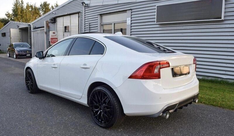 Vit Begagnad 2013 Volvo S60 Momentum Sedan | 115 000 kr (Marknadspris) - Bild 1/4