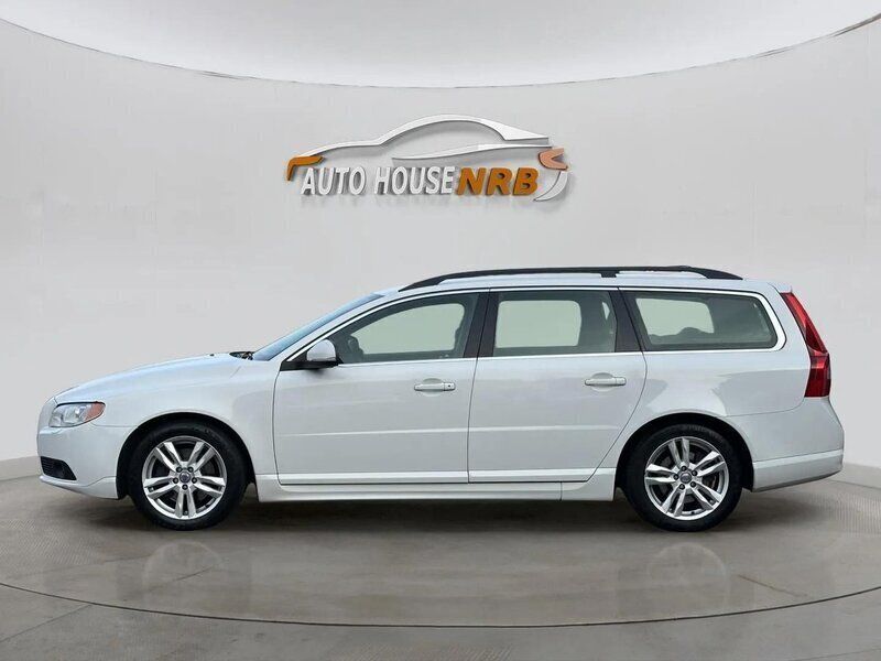 Vit Begagnad 2013 Volvo V70 Kombi | 149 900 kr (Lite dyr) - Bild 1/4