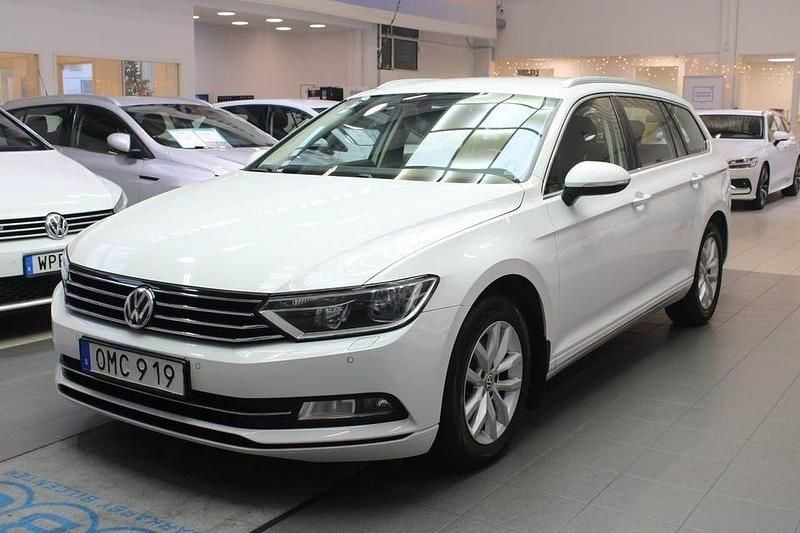 Vit Begagnad 2017 VW Passat Kombi | 159 900 kr (Bra pris) - Bild 1/4