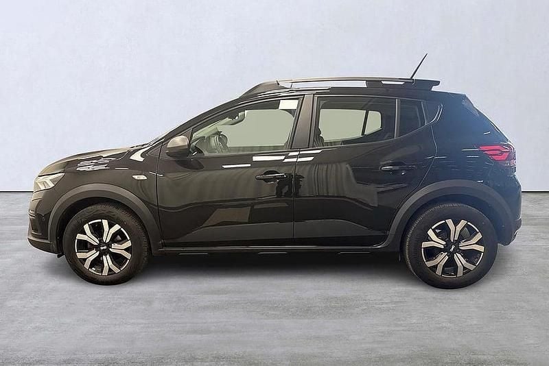Begagnad Dacia Sandero Expression 91 HK (66 kW) 2022 Svart SUV
