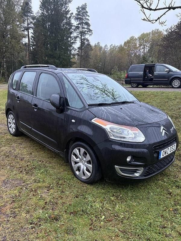 Svart Begagnad 2010 Citroën C3 Picasso Minibuss | 24 000 kr (Marknadspris) - Bild 1/4