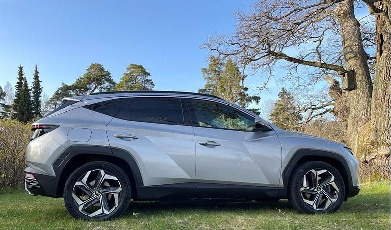 Grå Begagnad 2022 Hyundai Tucson Advanced SUV | 326 000 kr (Marknadspris) - Bild 1/4