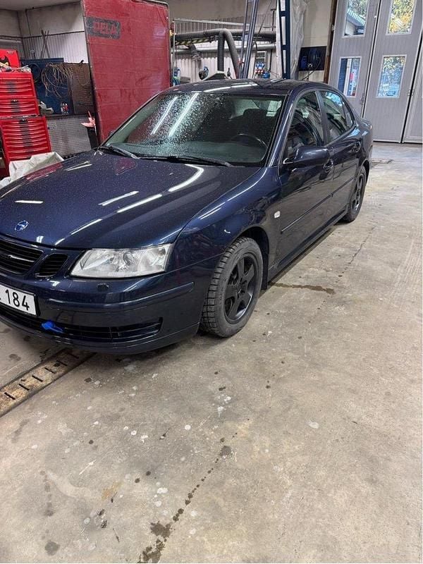 Blå Begagnad 2005 Saab 9-3 Linear Sedan | 32 000 kr (Marknadspris) - Bild 1/4