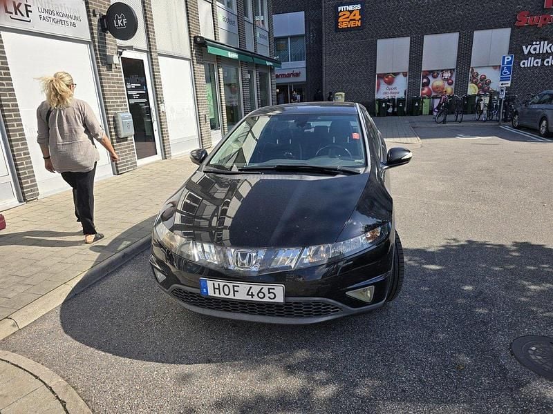 Svart Begagnad 2008 Honda Civic Sport Halvkombi | 45 000 kr (Bra pris) - Bild 1/4