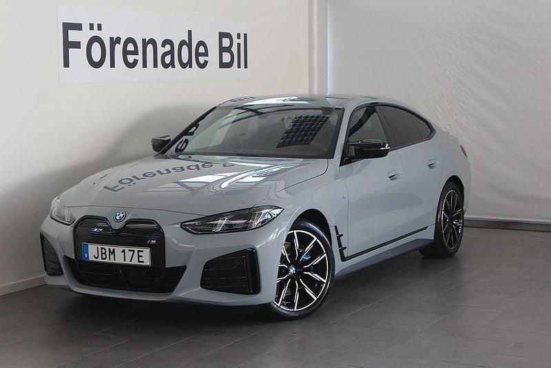 Grå (m brooklyn grå metallic ) Begagnad 2025 BMW i4 Comfort Edition Sedan | 759 000 kr (Dyr) - Bild 1/4