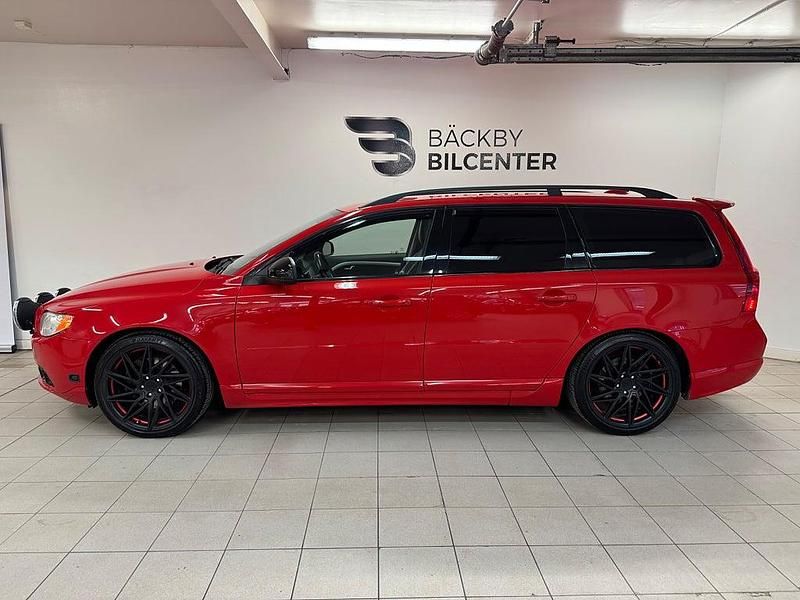 Begagnad Volvo V70 R-Design 231 HK (169 kW) 2010 Röd Kombi