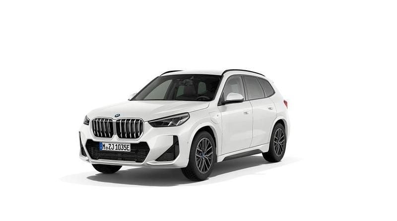 Vit Begagnad 2024 BMW X1 M Sport SUV | 524 500 kr (Marknadspris) - Bild 1/4