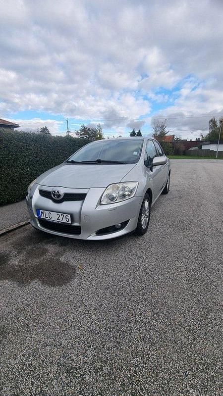 Begagnad Toyota Auris 132 HK (97 kW) 2009 Silver Halvkombi