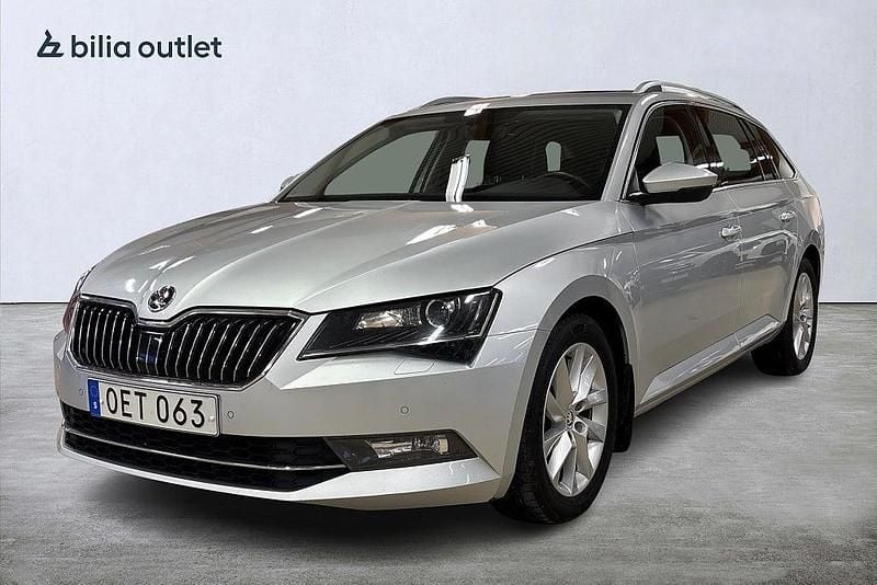 Silver Begagnad 2016 Skoda Superb Kombi | 184 900 kr (Marknadspris) - Bild 1/3