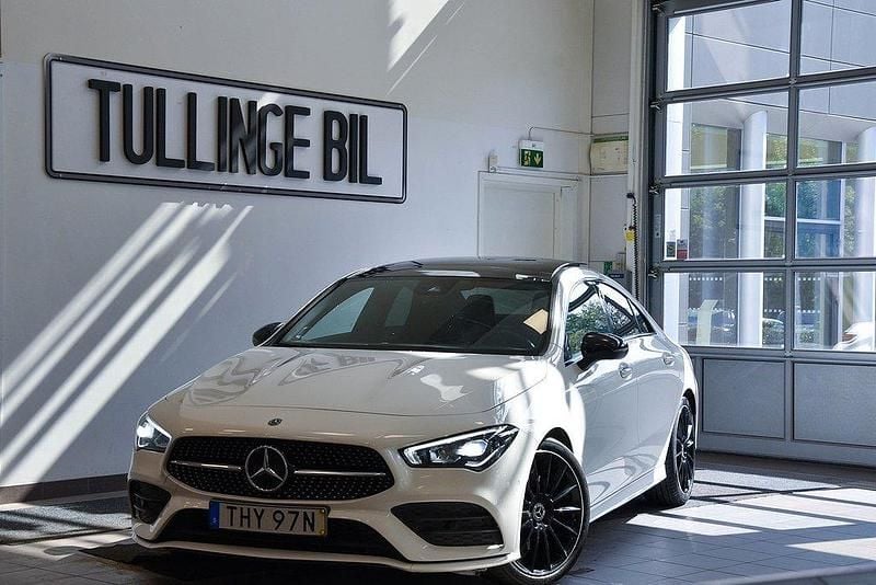 Vit Begagnad 2019 Mercedes CLA200 AMG Sportkupé | 319 800 kr (Marknadspris) - Bild 1/4