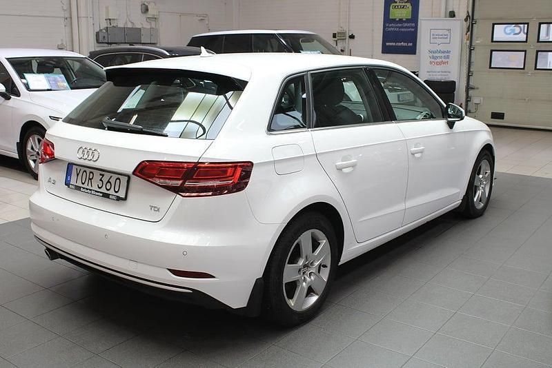 Begagnad Audi A3 Sport 116 HK (85 kW) 2018 Vit Halvkombi
