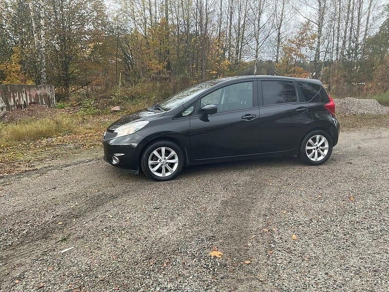 Svart Begagnad 2014 Nissan Note S Halvkombi | 75 000 kr (Marknadspris) - Bild 1/4