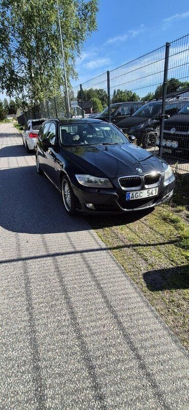 Svart Begagnad 2011 BMW 320 Comfort Edition Kombi | 65 000 kr (Bra pris) - Bild 1/4