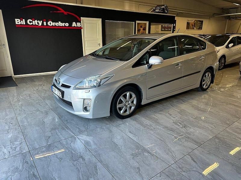 Silver Begagnad 2009 Toyota Prius Halvkombi | 94 900 kr (Marknadspris) - Bild 1/4