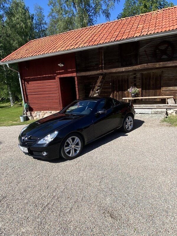 Svart Begagnad 2010 Mercedes SLK300 Cab | 225 000 kr - Bild 1/4