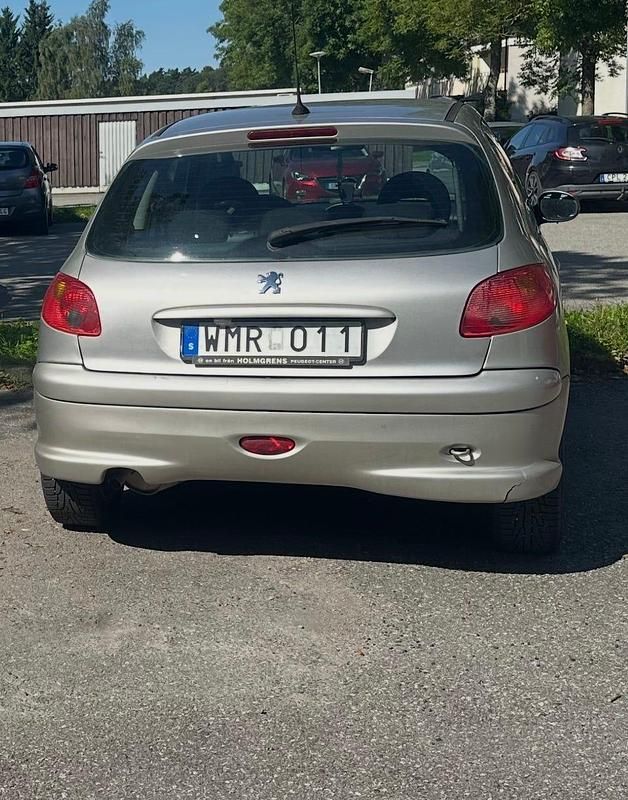 Begagnad Peugeot 206 109 HK (80 kW) 2005 Halvkombi
