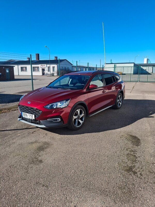 Röd Begagnad 2019 Ford Focus Active Kombi | 164 000 kr (Marknadspris) - Bild 1/4