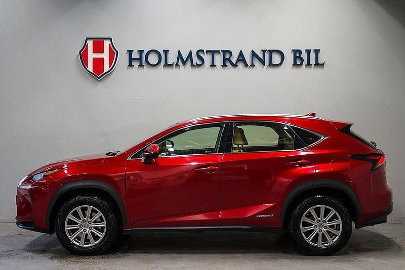 Röd Begagnad 2016 Lexus NX300h SUV | 204 900 kr (Marknadspris) - Bild 1/4