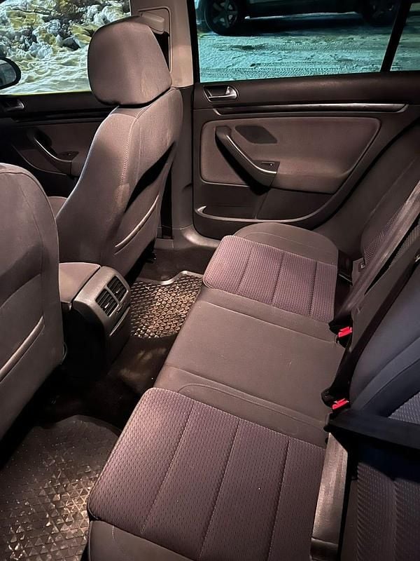 Begagnad VW Golf VI 140 HK (102 kW) 2008 Halvkombi