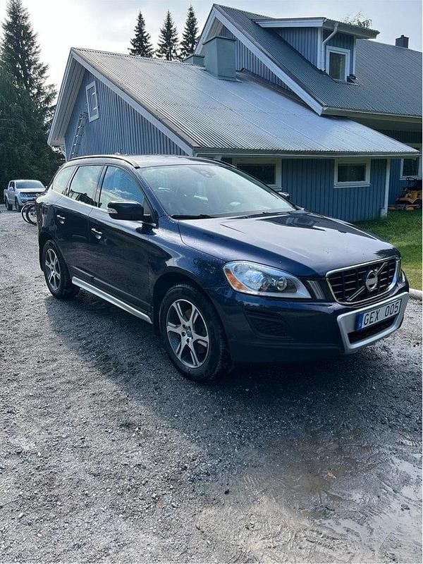 Blå Begagnad 2013 Volvo XC60 Momentum SUV | 95 000 kr (Bra pris) - Bild 1/4