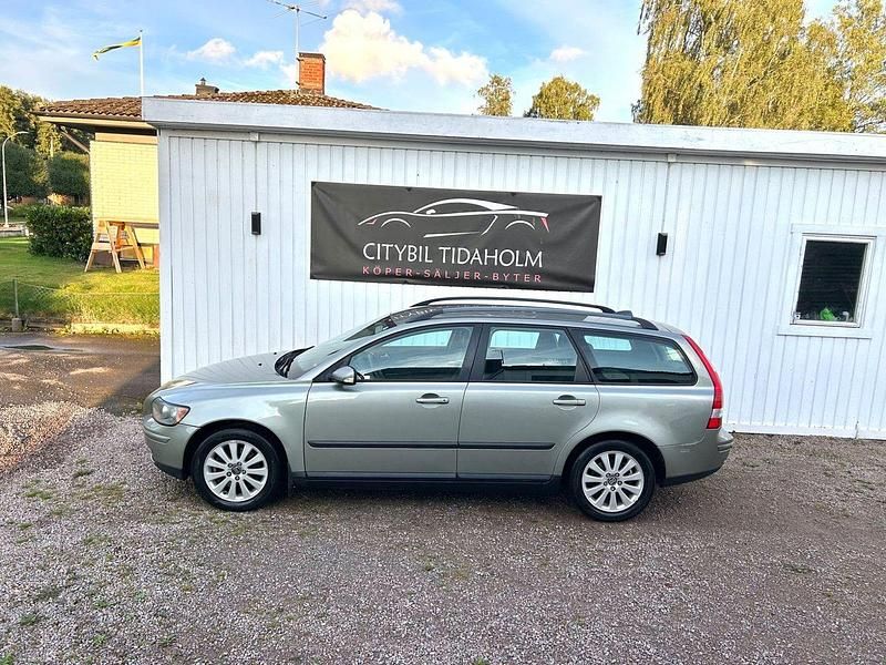 Ljusgrön Begagnad 2005 Volvo V50 Kombi | 25 900 kr (Marknadspris) - Bild 1/4