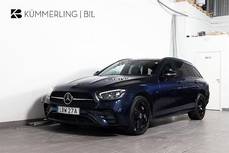 Mörkblå Begagnad 2023 Mercedes E300 AMG Kombi | 459 900 kr (Marknadspris) - Bild 1/4