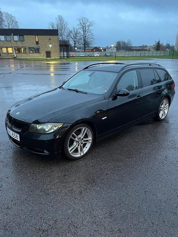 Begagnad 2007 BMW 320 Kombi | 52 000 kr (Marknadspris) - Bild 1/4