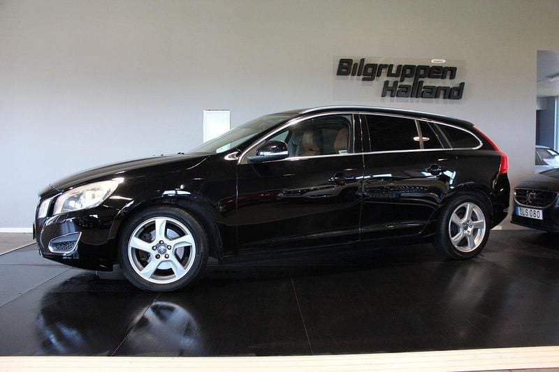 Svart Begagnad 2011 Volvo V60 Summum Kombi | 89 900 kr (Bra pris) - Bild 1/4