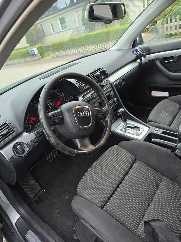 Grå Begagnad 2007 Audi A4 Comfort Kombi | 48 000 kr (Marknadspris) - Bild 1/4