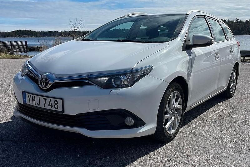 Vit Begagnad 2016 Toyota Auris Kombi | 99 000 kr (Marknadspris) - Bild 1/4