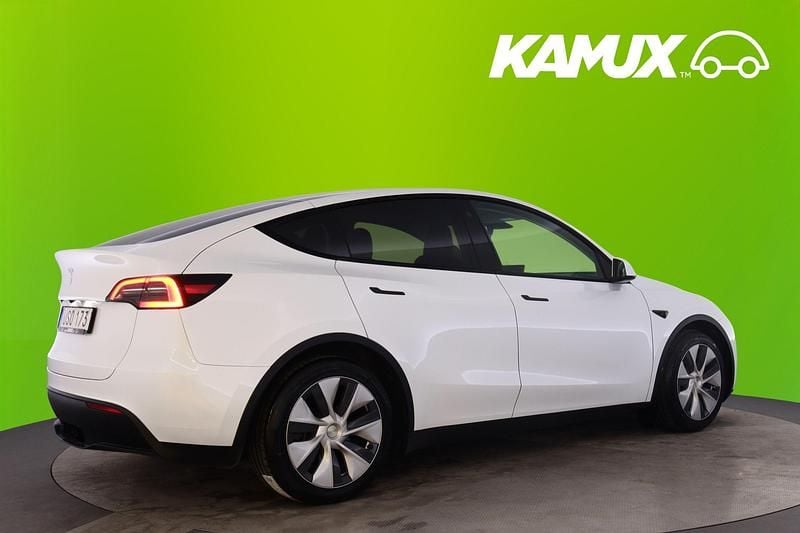 Begagnad Tesla Model Y Standard Range 250 kW (340 HK) 2023 Vit SUV