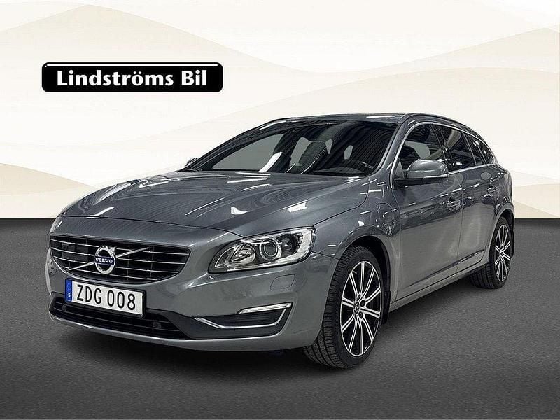 Grå Begagnad 2017 Volvo V60 Momentum Kombi | 229 000 kr (Marknadspris) - Bild 1/3