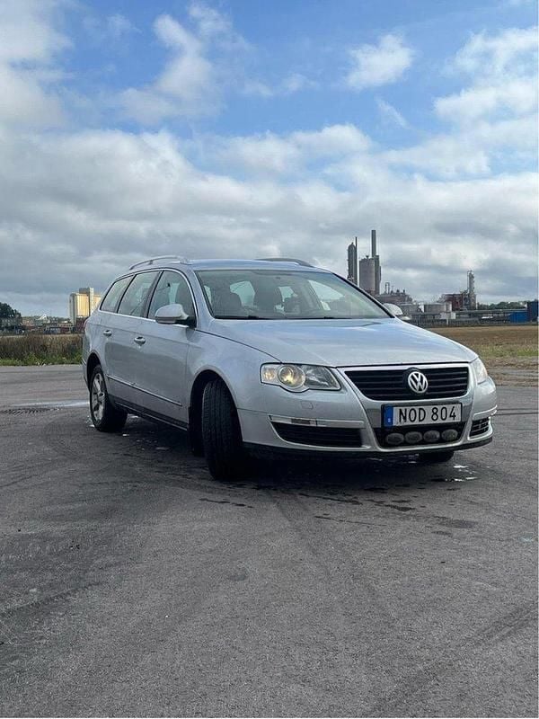 Silver Begagnad 2009 VW Passat Kombi | 32 900 kr (Marknadspris) - Bild 1/4