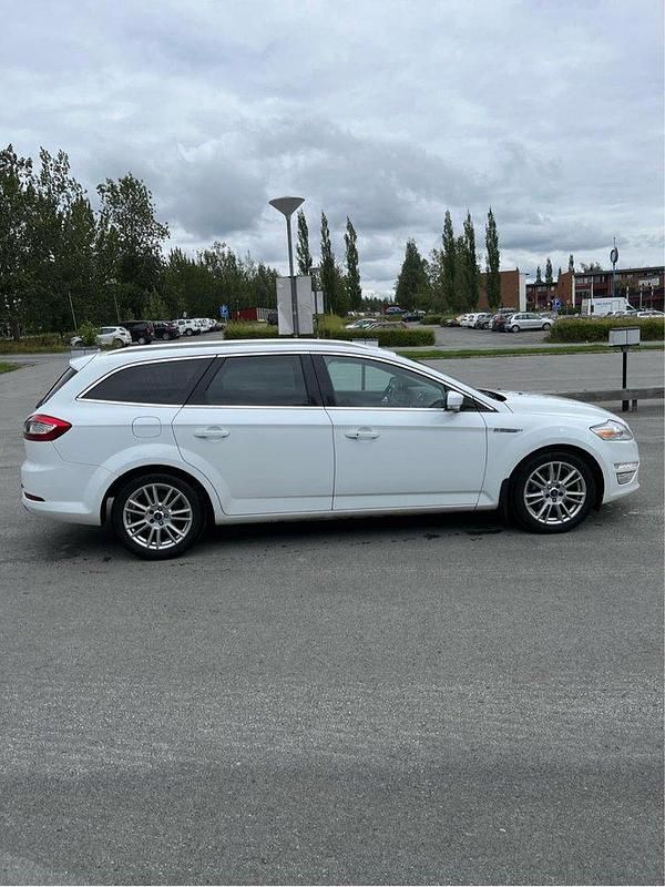 Vit Begagnad 2013 Ford Mondeo Business Edition Kombi | 50 000 kr (Lite dyr) - Bild 1/4