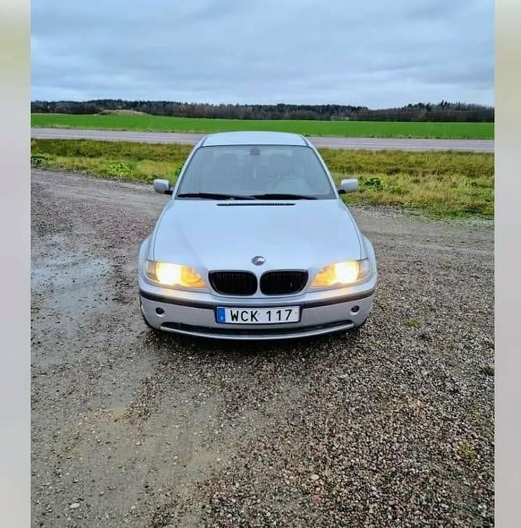 Begagnad 2005 BMW 318 Sedan | 32 000 kr (Marknadspris) - Bild 1/4