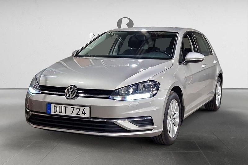Silver Begagnad 2017 VW Golf VII Halvkombi | 149 900 kr (Bra pris) - Bild 1/3
