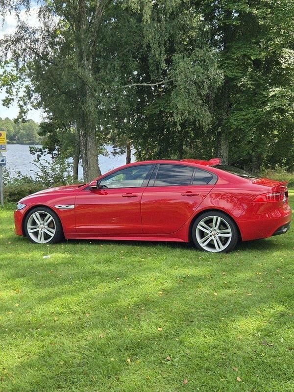 Röd Begagnad 2018 Jaguar XE Sedan | 189 000 kr (Marknadspris) - Bild 1/1