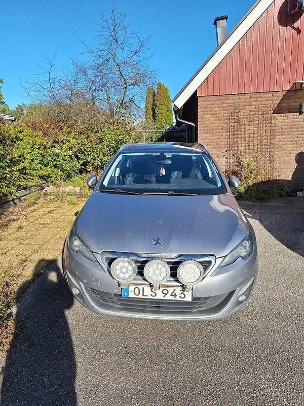 Grå Begagnad 2014 Peugeot 308 Allure Kombi | 45 000 kr (Superpris) - Bild 1/3