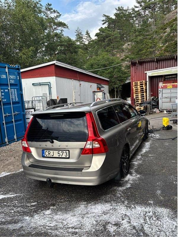 Silver Begagnad 2008 Volvo V70 Summum Kombi | 58 000 kr (Dyr) - Bild 1/3