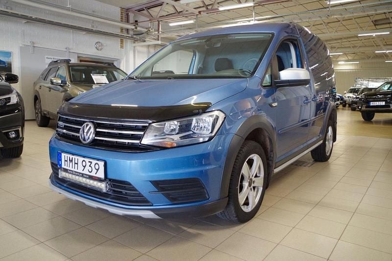 Ljusblå (blå) Begagnad 2017 VW Caddy Minibuss | 209 000 kr - Bild 1/4