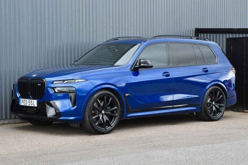 Blå Begagnad 2023 BMW X7 M Sport SUV | 1 179 900 kr (Marknadspris) - Bild 1/4