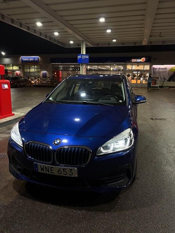 Begagnad 2019 BMW 225 Active Tourer Minibuss | 189 900 kr - Bild 1/4