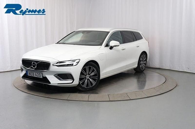 Vit Begagnad 2021 Volvo V60 Inscription Kombi | 319 900 kr (Marknadspris) - Bild 1/4