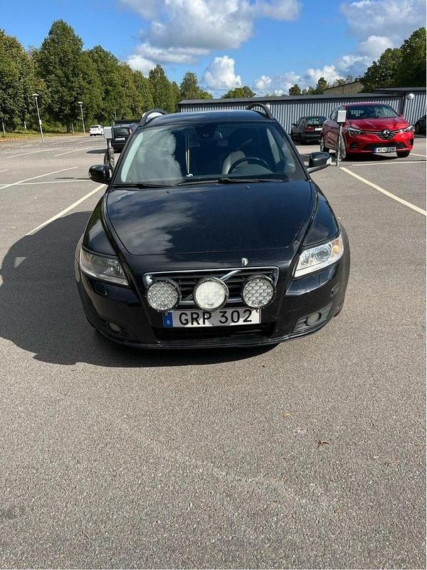 Svart Begagnad 2009 Volvo V50 Momentum Kombi | 29 900 kr (Bra pris) - Bild 1/4